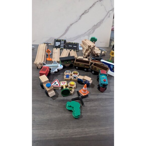 KidKraft & Tiny Conductors Wooden Train & City Playset Lot w/Magnetic Trains - Picture 3 of 9